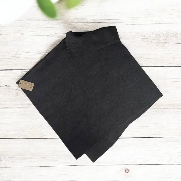 Women’s Wool Made in Italy Grey Turn Down Collar Button Poncho Cape NWT - Picture 5 of 7